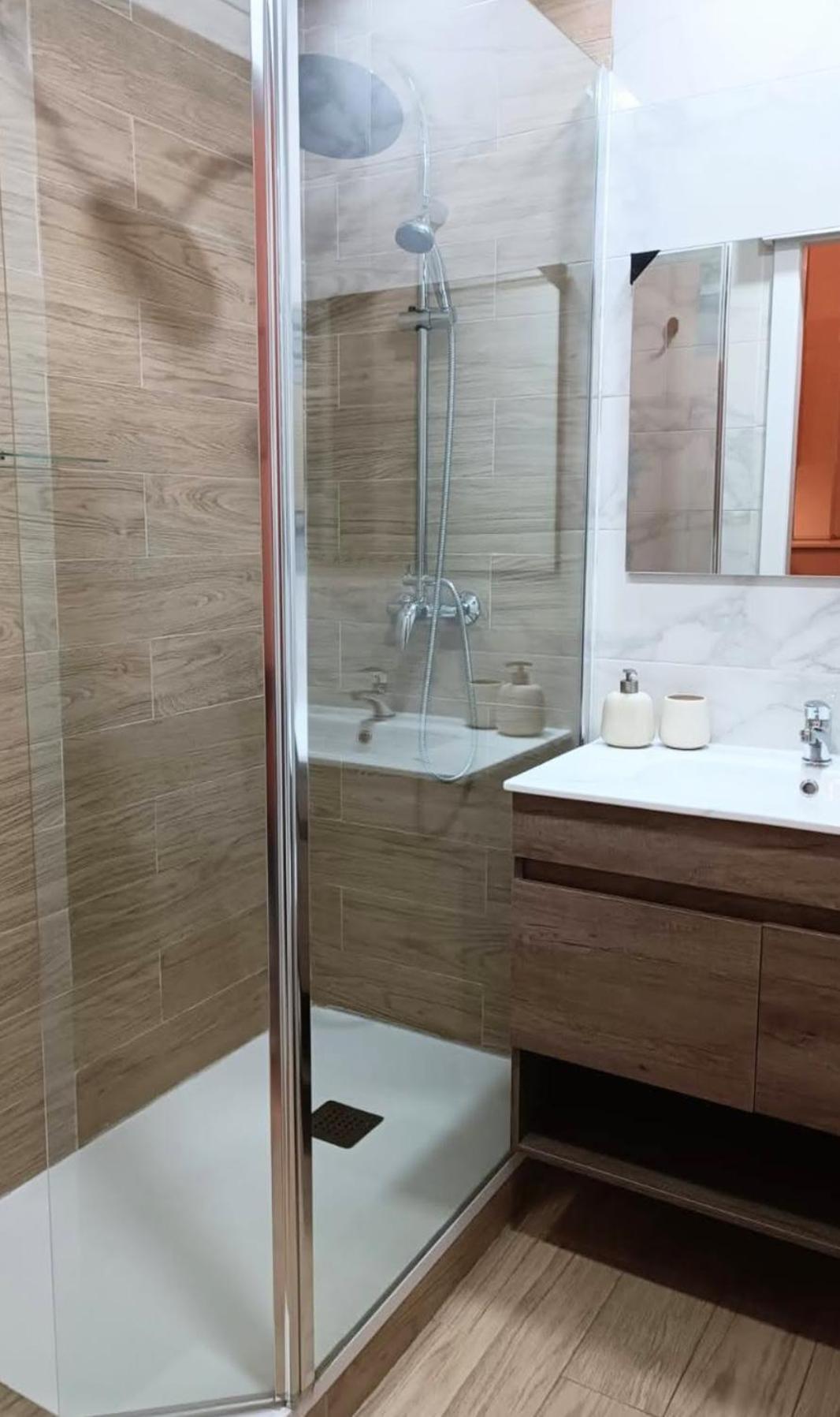 Comfy Loft, 6 Metro Stops From Downtown, Ac & Wifi Appartement *