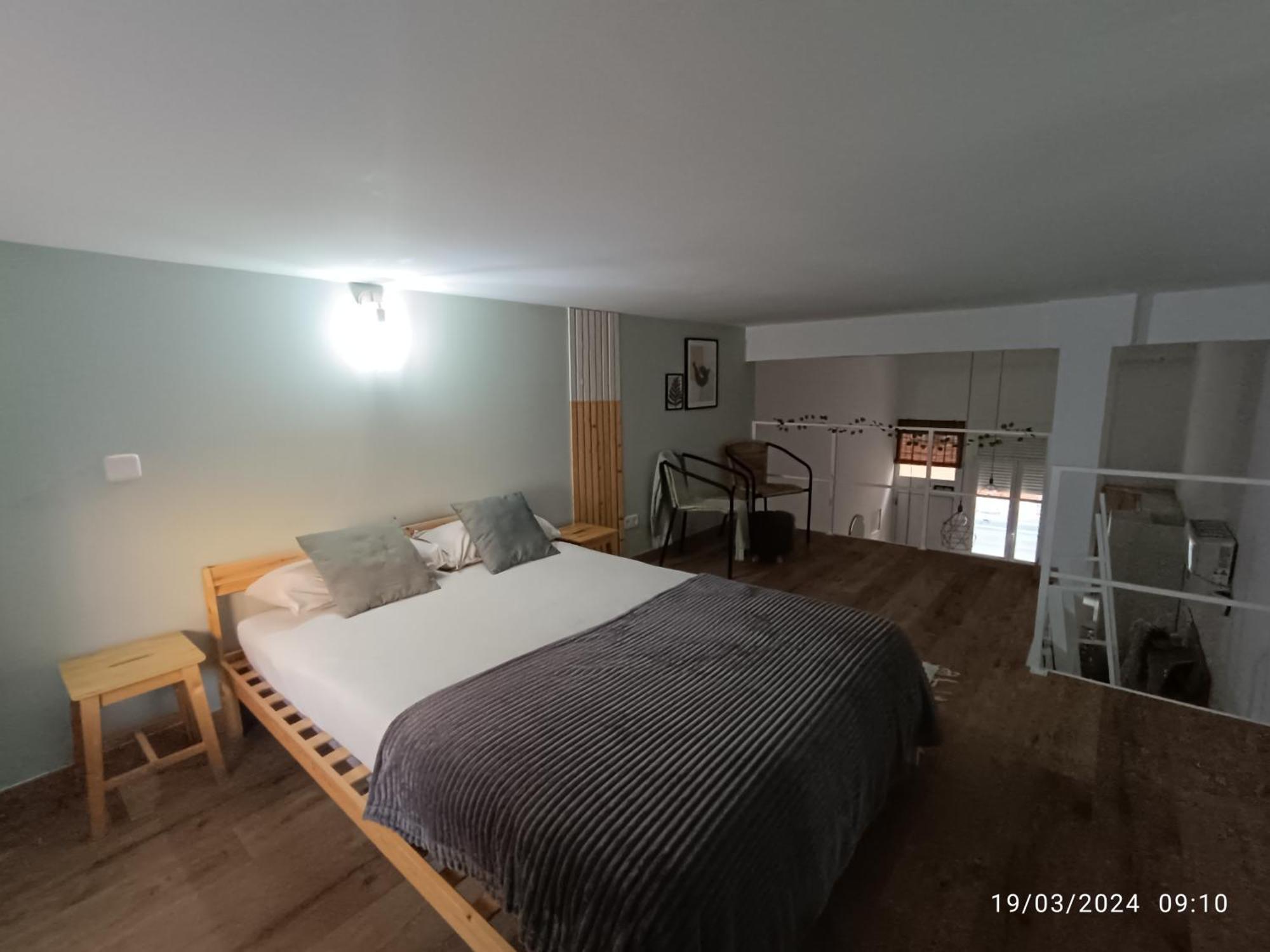 Comfy Loft, 6 Metro Stops From Downtown, Ac & Wifi Appartement *