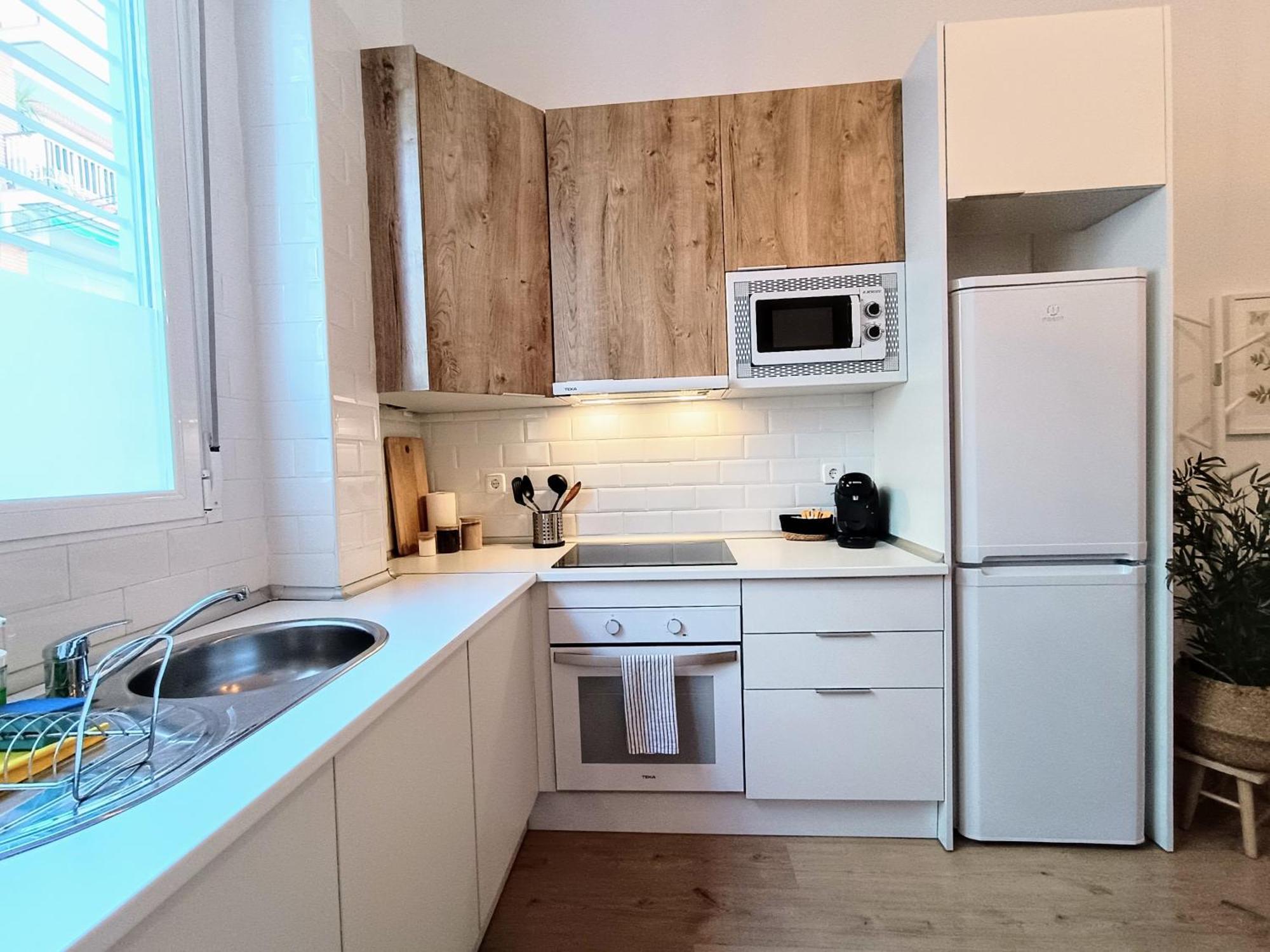 Comfy Loft, 6 Metro Stops From Downtown, Ac & Wifi *