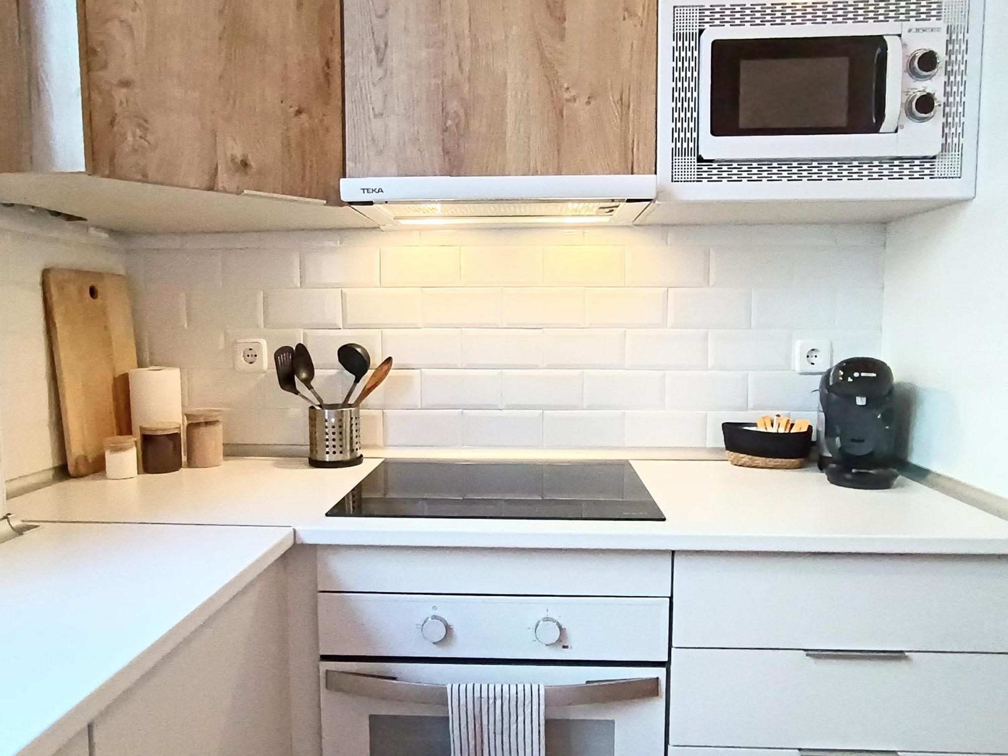 Comfy Loft, 6 Metro Stops From Downtown, Ac & Wifi *