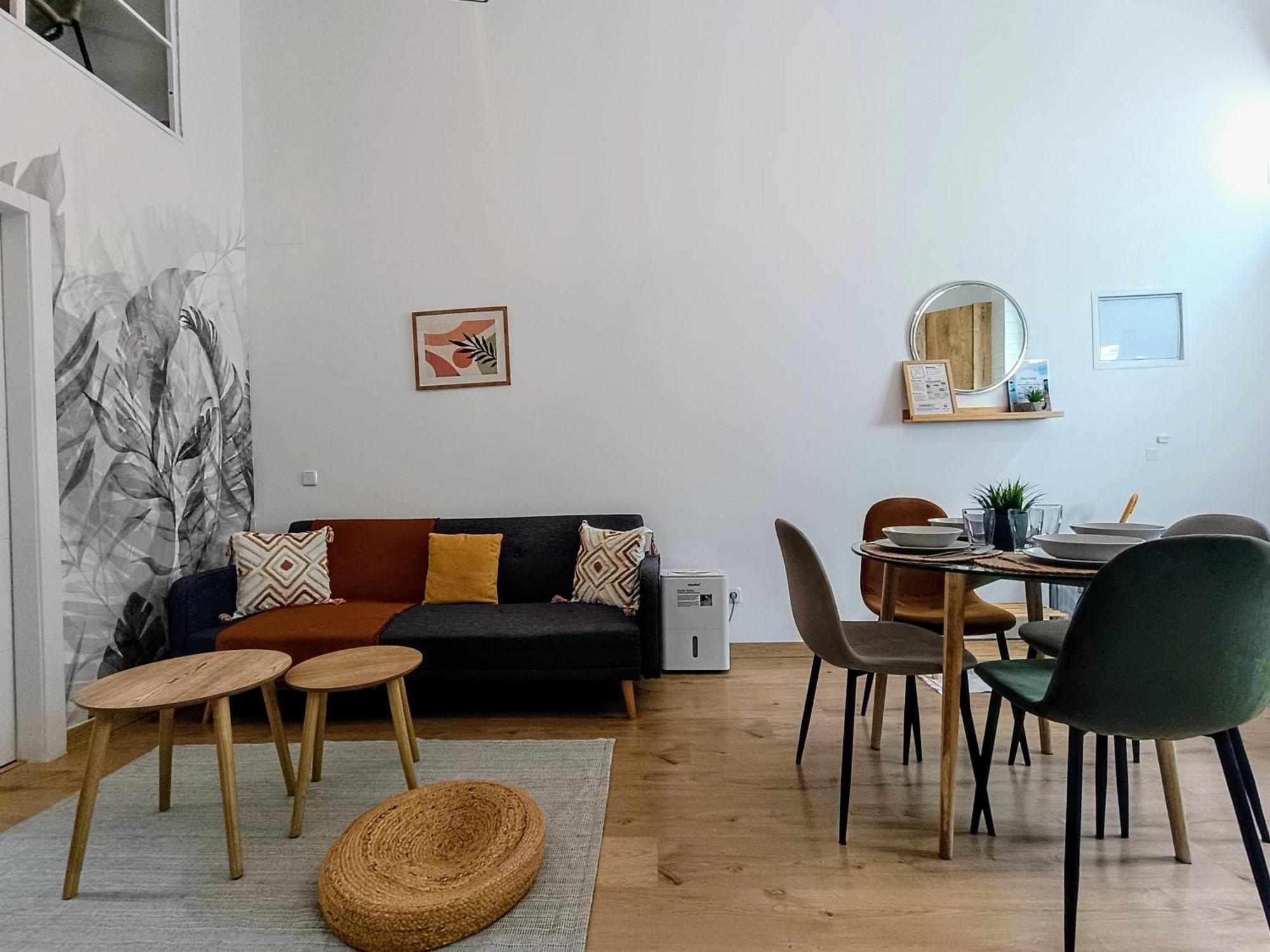 Comfy Loft, 6 Metro Stops From Downtown, Ac & Wifi Appartement